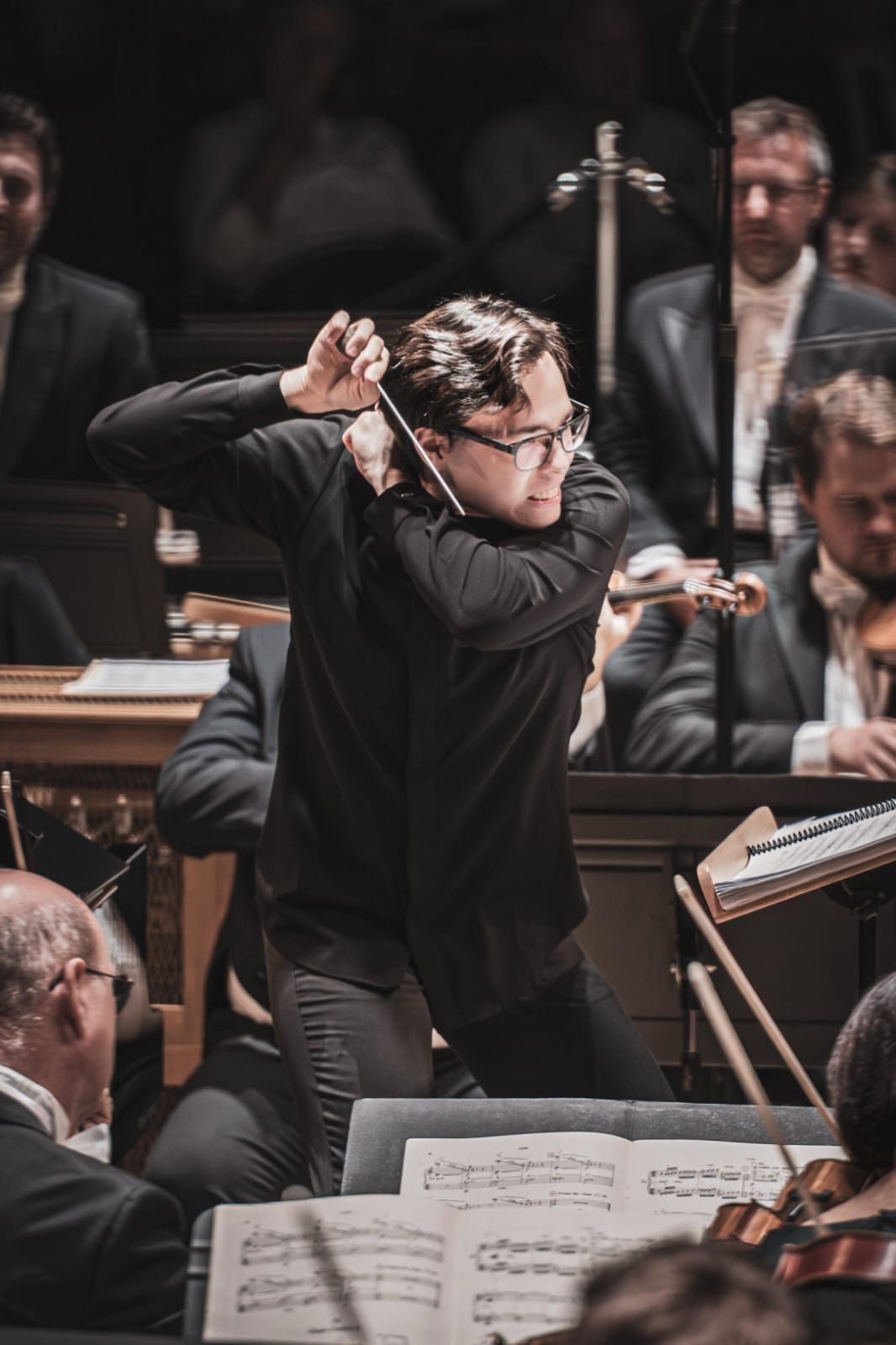 Tarmo Peltokoski dirige la <i>Turangalîla-Symphonie</i> à la Halle aux grains © Romain Alcaraz