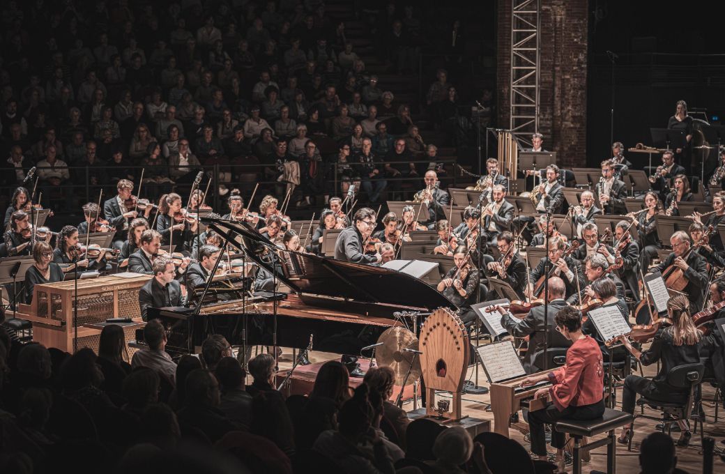 Tarmo Peltokoski dirige la <i>Turangalîla-Symphonie</i> à la Halle aux grains © Romain Alcaraz