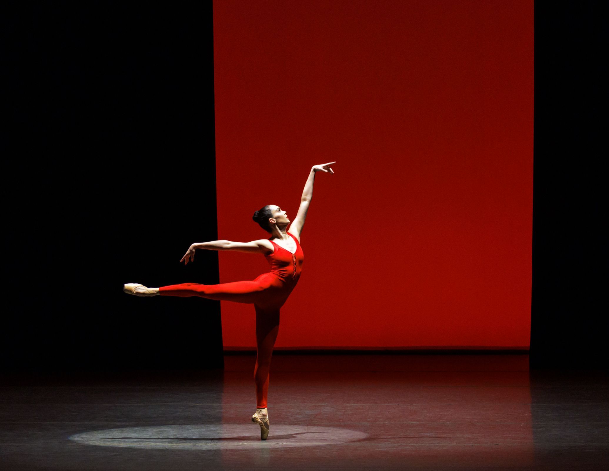 Mira Nadon in Ulysses Dove's <i>Red Angels</i> &copy; Erin Baiano