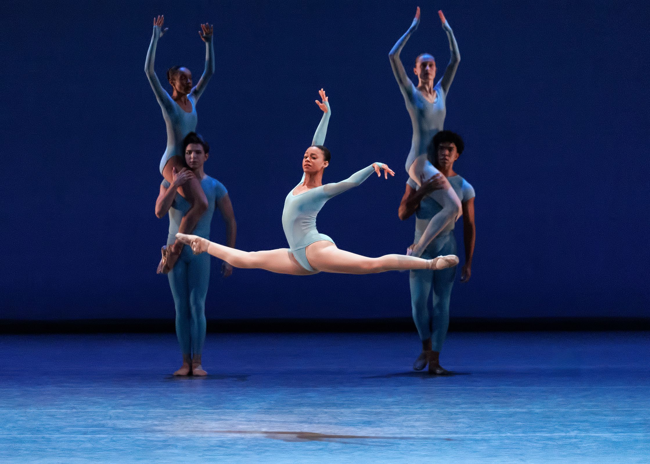 Olivia Bell and the Company in Gianna Reisen's <i>Signs</i> &copy; Erin Baiano