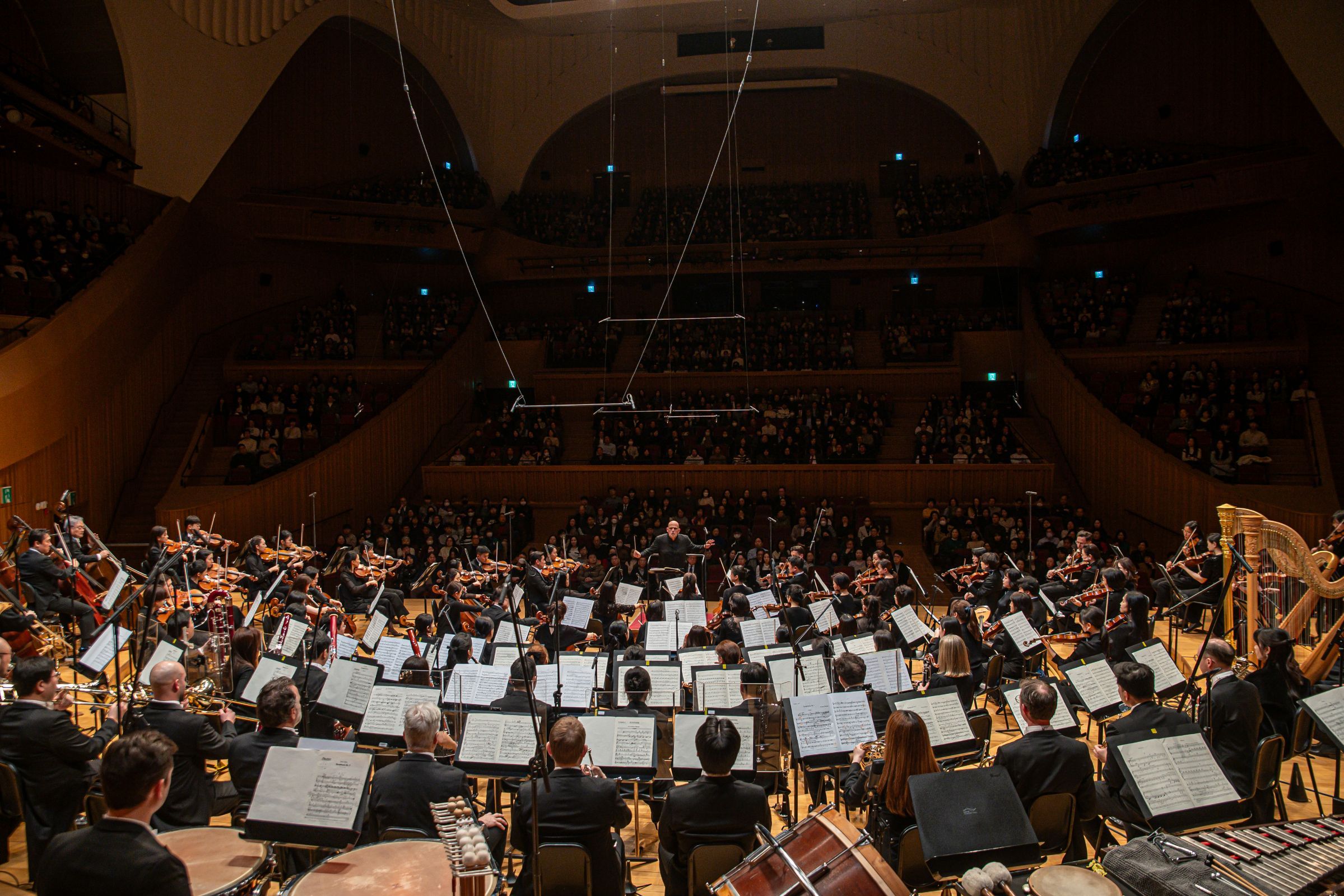 Jaap van Zweden conducts the Seoul Philharmonic Orchestra &copy; Seoul Philharmonic Orchestra
