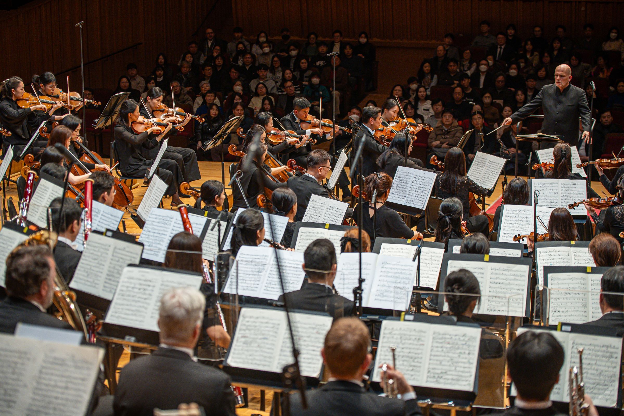 Jaap van Zweden and Seoul Philharmonic Orchestra &copy; Seoul Philharmonic Orchestra
