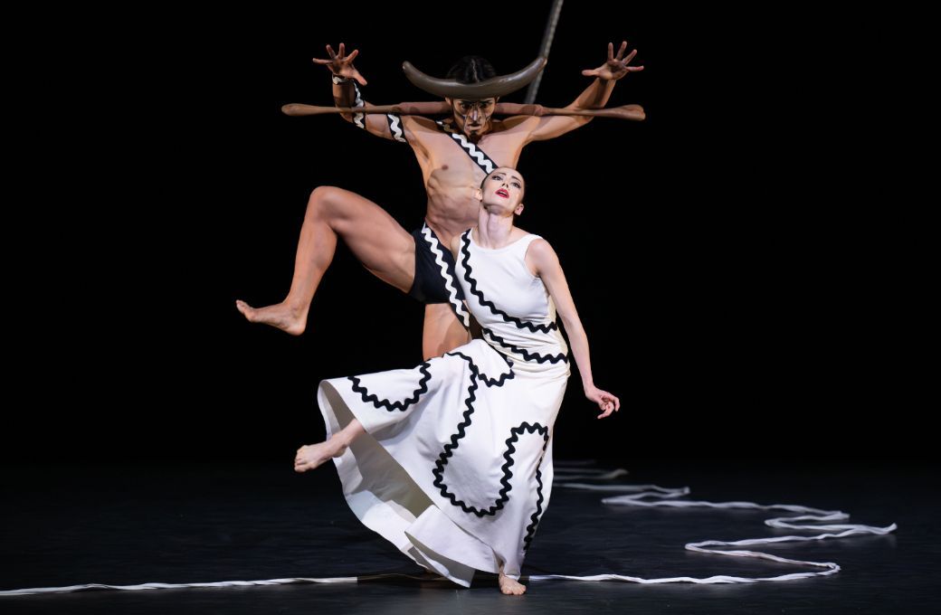 Emily Suzuki and Rentaro Nakaaki in Martha Graham's <i>Errand into the Maze</i> &copy; Photography by ASH