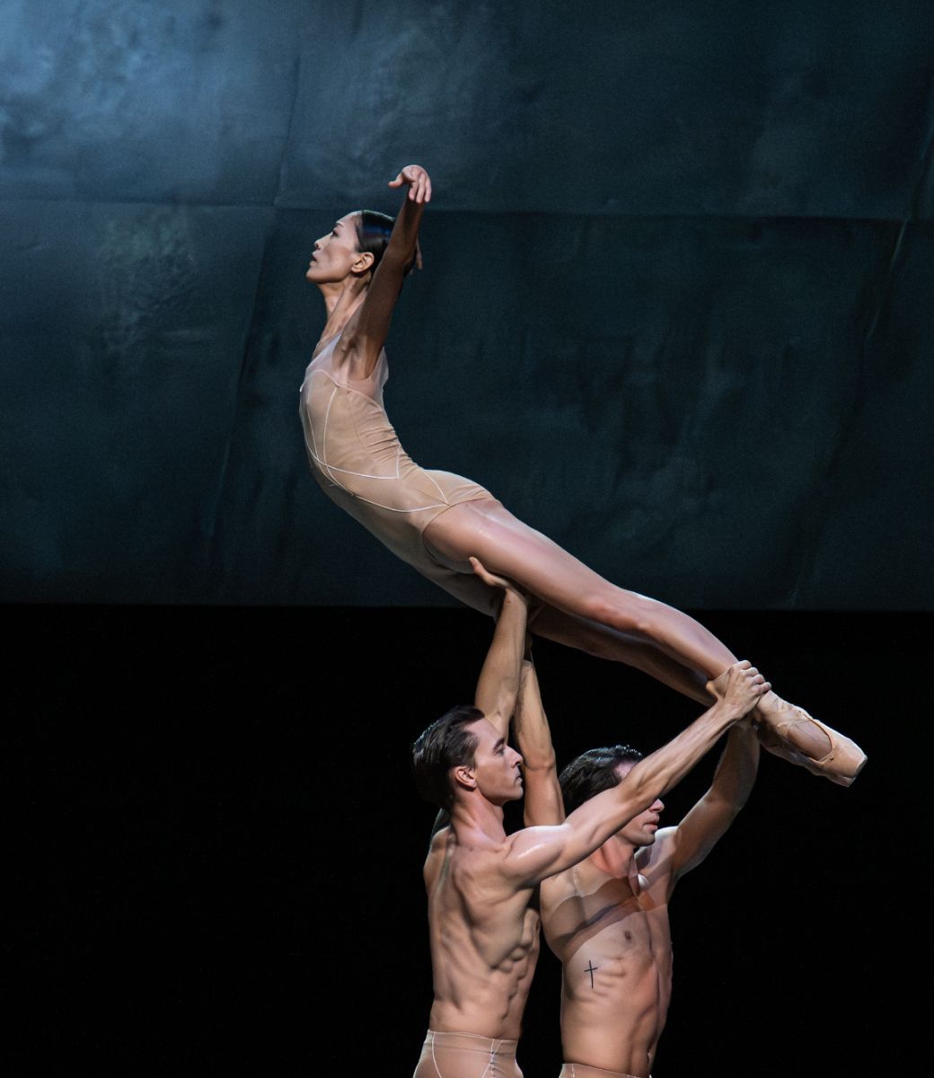 Sangeun Lee, Gareth Haw and Lorenzo Trossello in David Dawson's <i>Four Last Songs</i> &copy; Photography by ASH