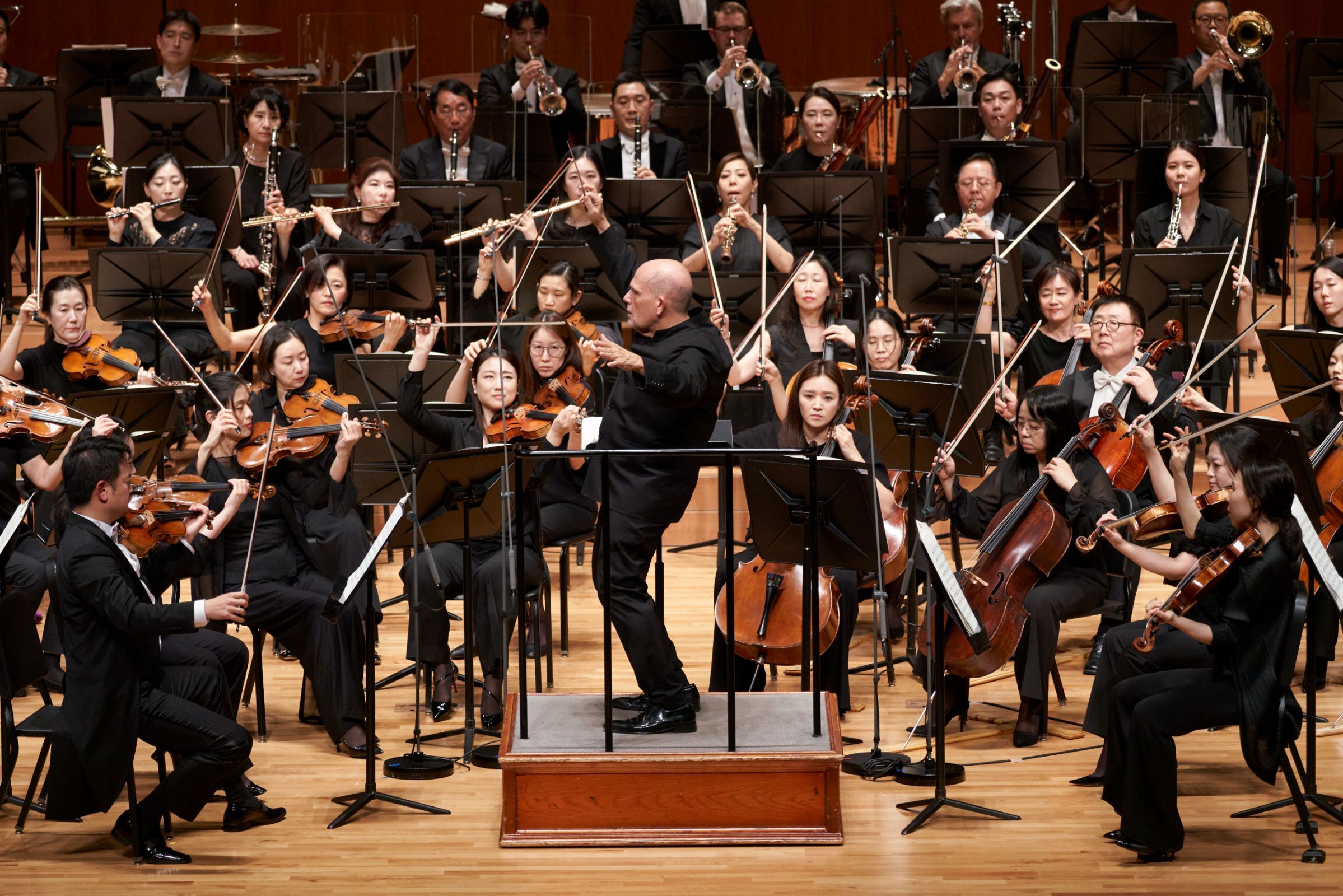 Jaap van Zweden conducts the Seoul Philharmonic &copy; Seoul Philharmonic