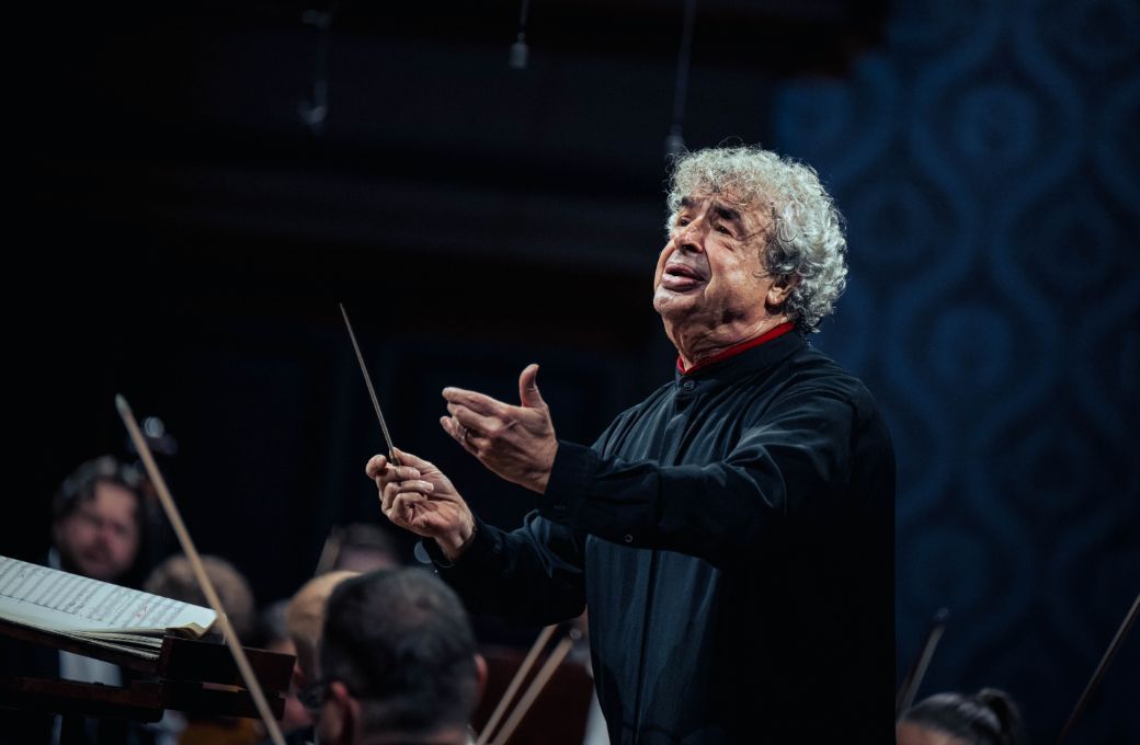 Semyon Bychkov conducts the Czech Philharmonic &copy; Petr Chodura
