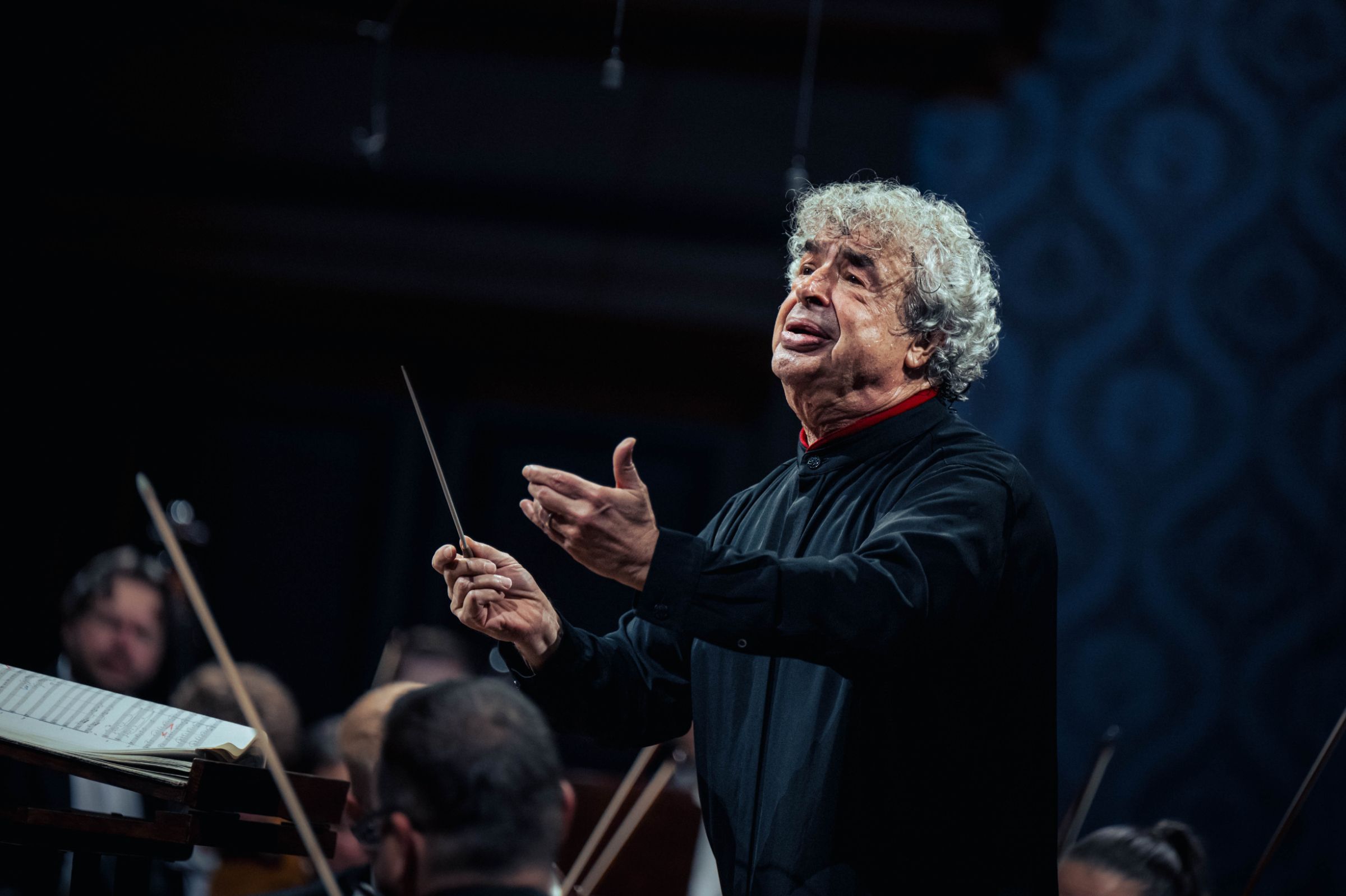 Semyon Bychkov conducts the Czech Philharmonic &copy; Petr Chodura