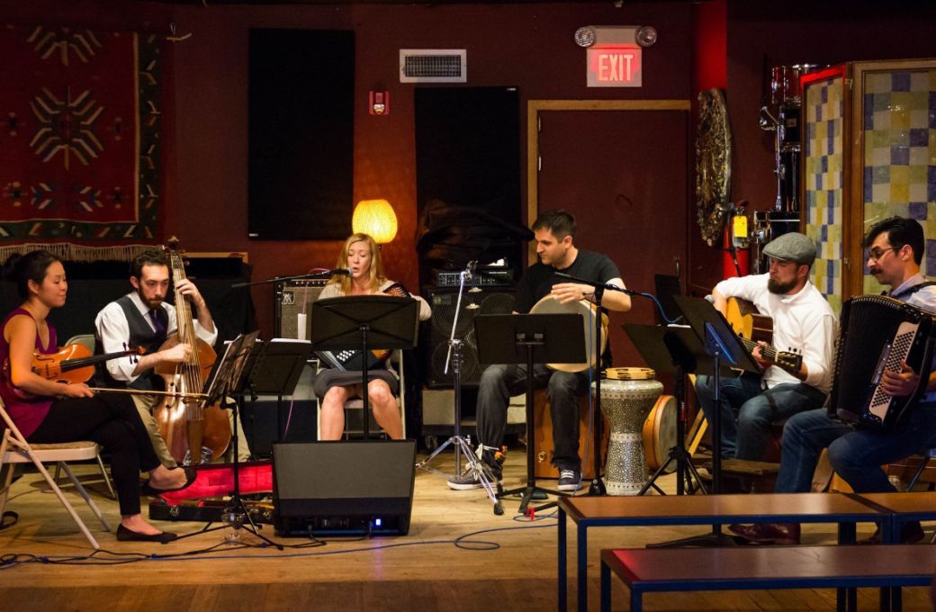 Andrew Arceci plays viola da gamba with Floyds Row &copy; Floyds Row