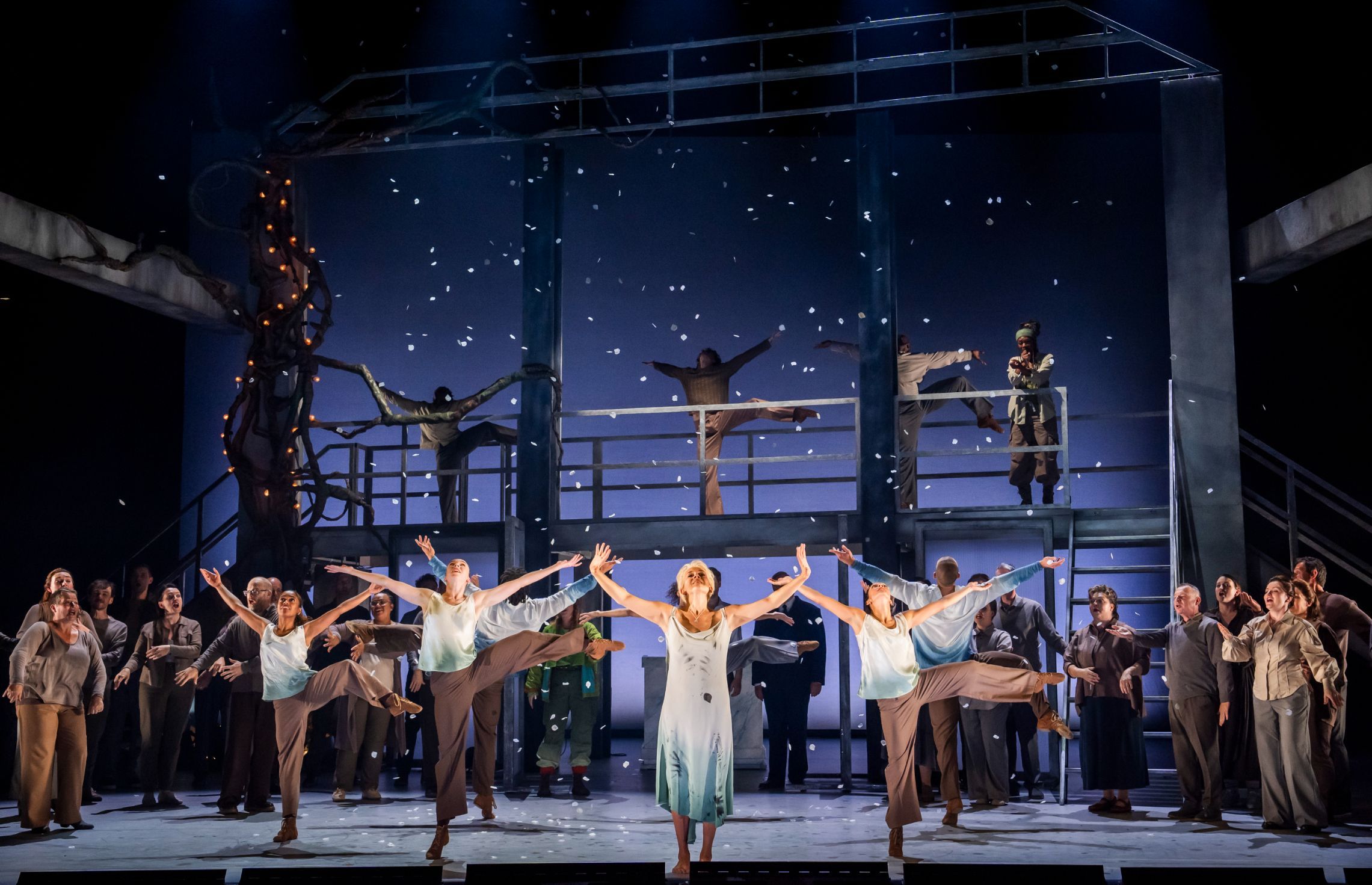 Anna Dennis (Susanna), Phoenix Dance Theatre and Chorus of Opera North &copy; Tristram Kenton