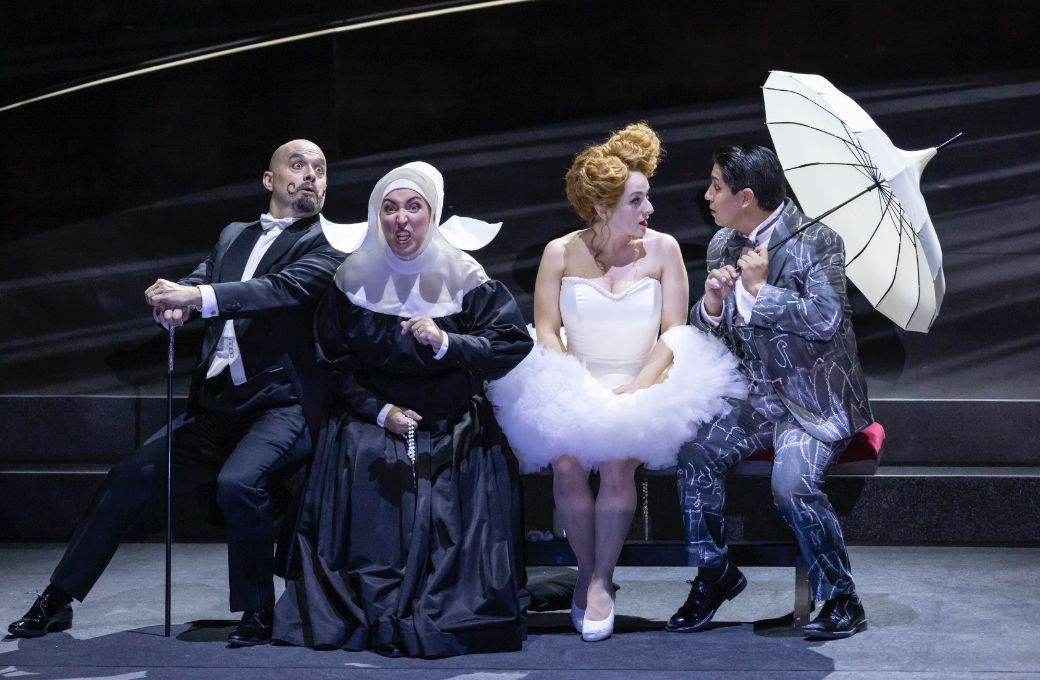 Esposito (M&eacute;phistoph&eacute;l&egrave;s), G. Coma-Alabert (Marthe), R. Iniesta (Marguerite), I. Ay&oacute;n-Rivas (Faust) &copy; Miguel Lorenzo &amp; Mikel Ponce | Les Arts