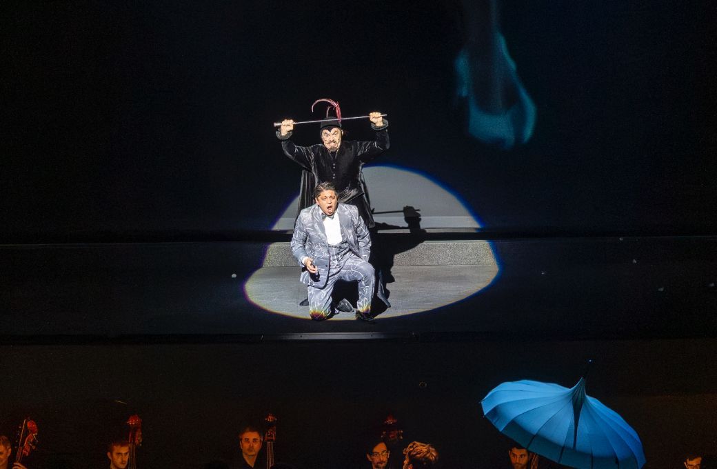 Iv&aacute;n Ay&oacute;n-Rivas (Faust) y Alex Esposito (M&eacute;phistoph&eacute;l&egrave;s) &copy; Miguel Lorenzo &amp; Mikel Ponce | Les Arts