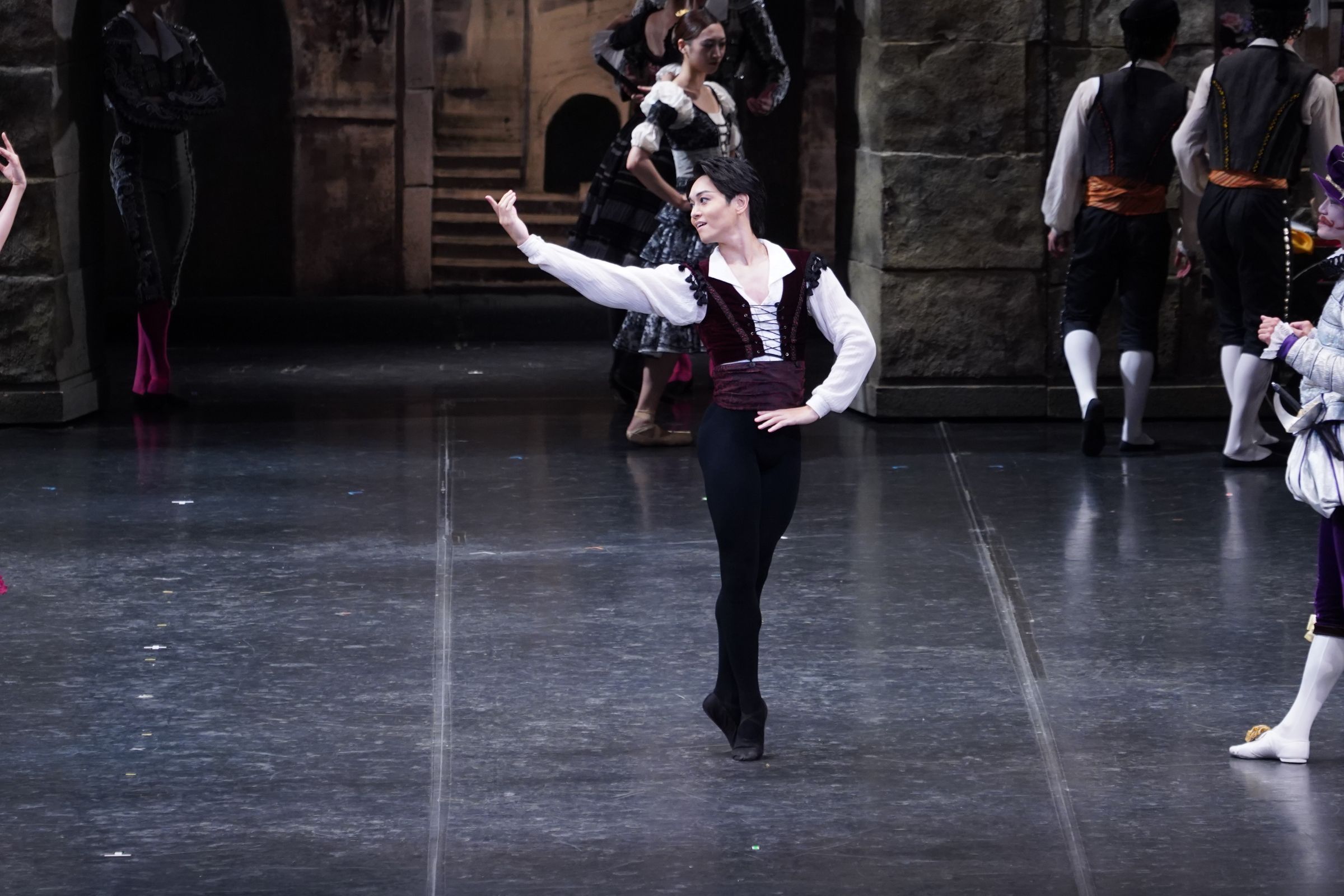 Masaya Yamamoto as Basilio in Tetsuya Kumakawa's <i>Don Quixote</i> © K-Ballet Tokyo