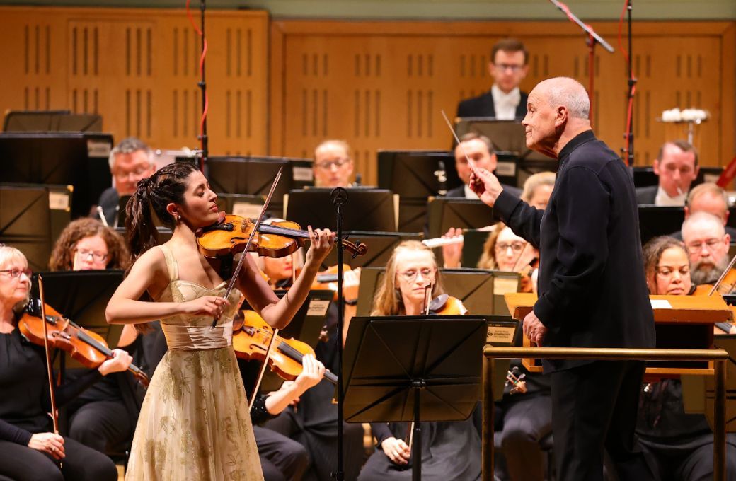 María Dueñas, Hans Graf and the National Symphony Orchestra © Joanne Taaffe