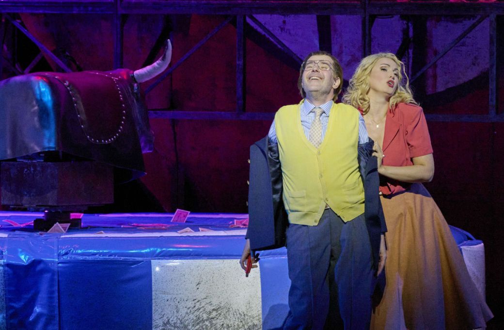Michael Laurenz (Va&scaron;ek) und Sl&aacute;vka Z&aacute;mečn&iacute;kov&aacute; (Mařenka) &copy; Wiener Staatsoper | Michael P&ouml;hn