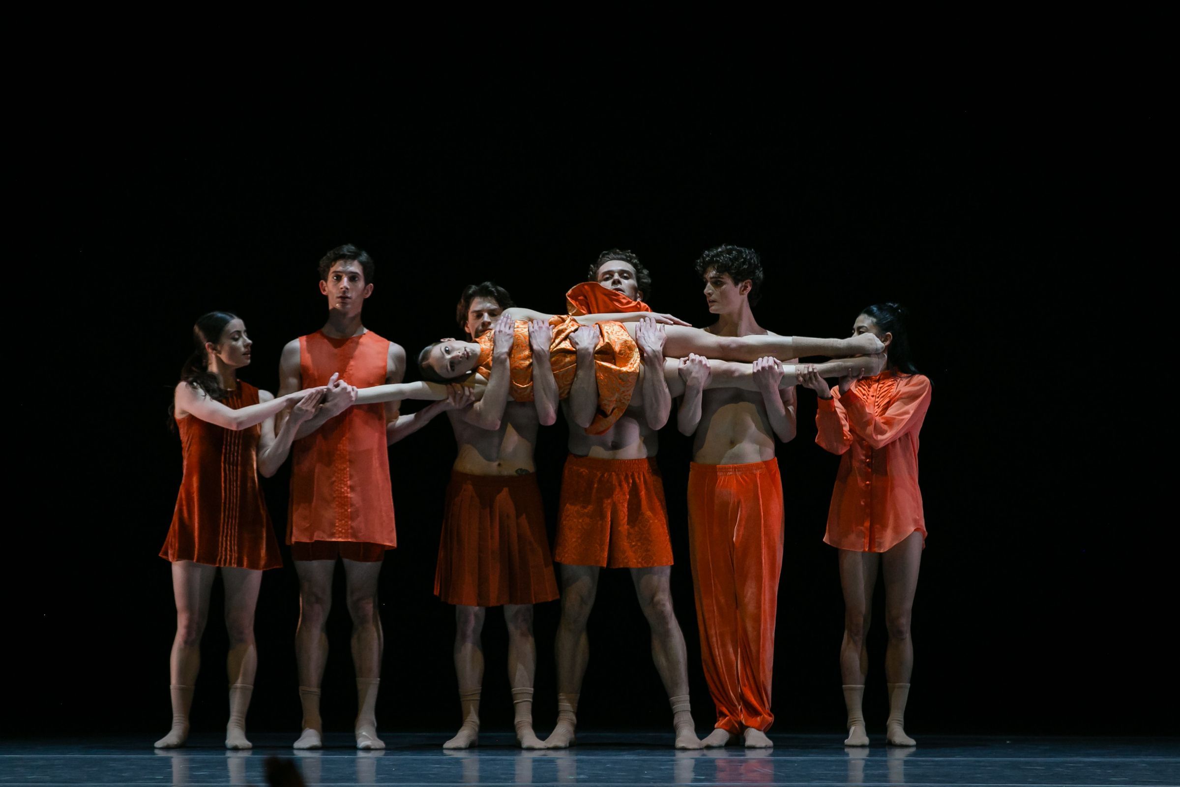 The Australian Ballet in Stephanie Lake's <i>Seven Days</i> © Kate Longley