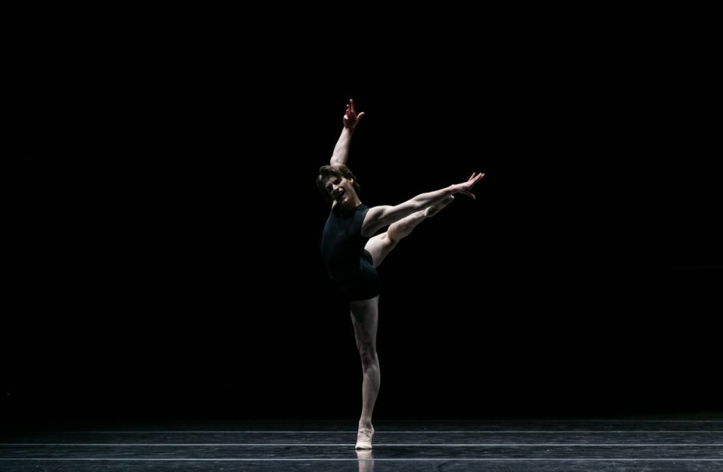 Elijah Trevitt in William Forsythe's <i>Blake Works V – The Barre Project</i> © Kate Longley