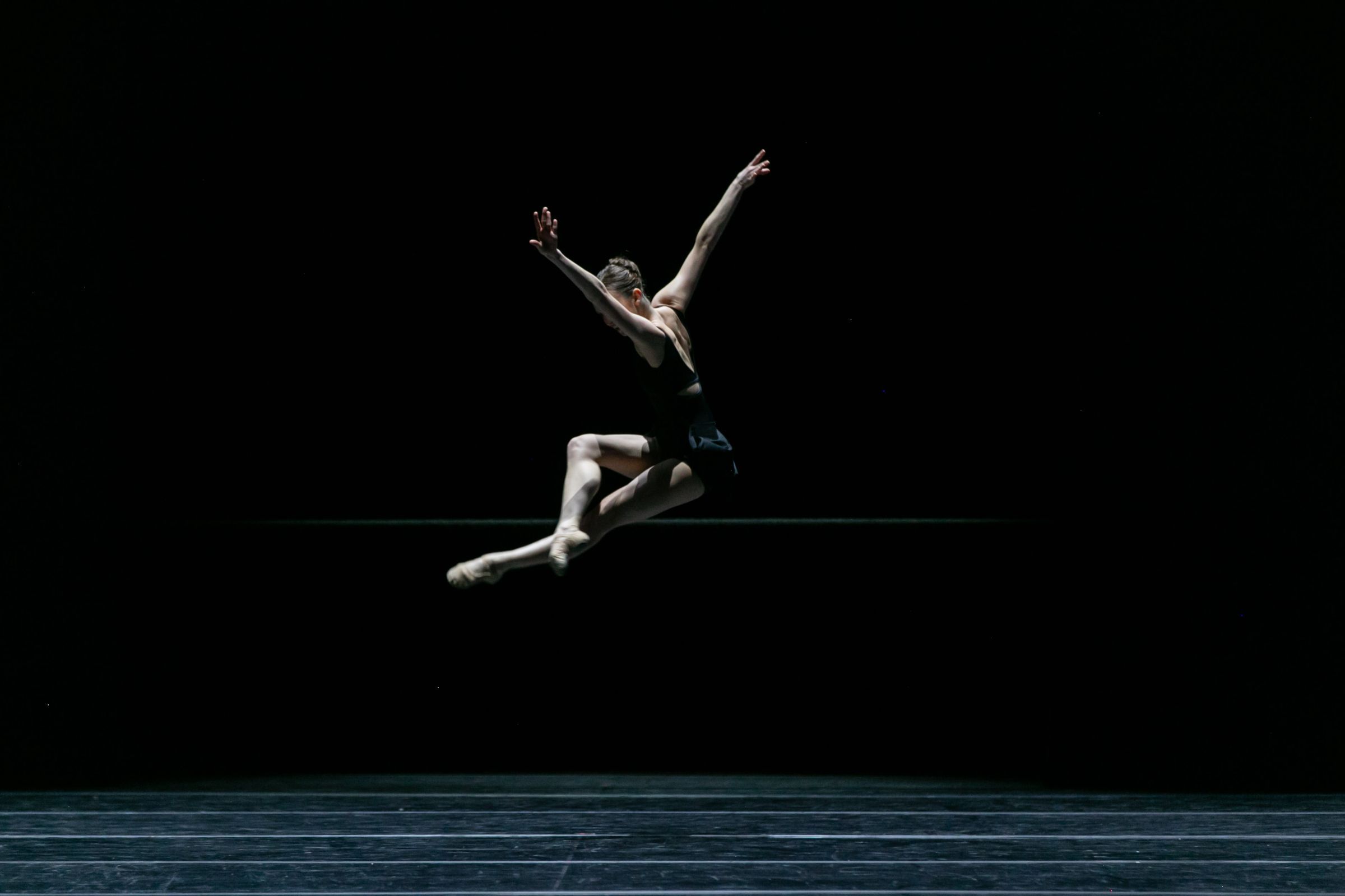Samara Merrick in William Forsythe's <i>Blake Works V – The Barre Project</i> © Kate Longley