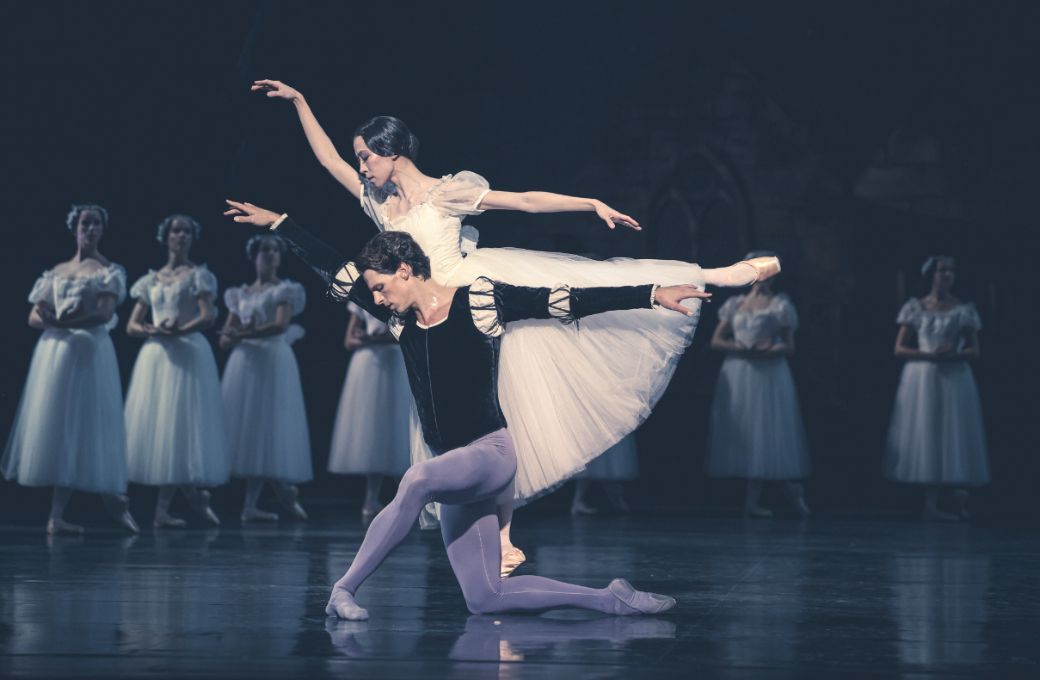 Sae Eun Park (Giselle) et Germain Louvet (Albrecht) &copy; Maria-Helena Buckley / Opéra national de Paris