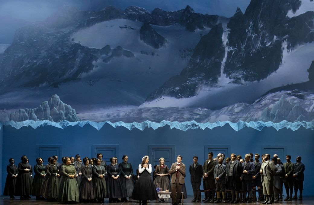 <i>La sonnambula</i> &copy; Marty Sohl | Met Opera