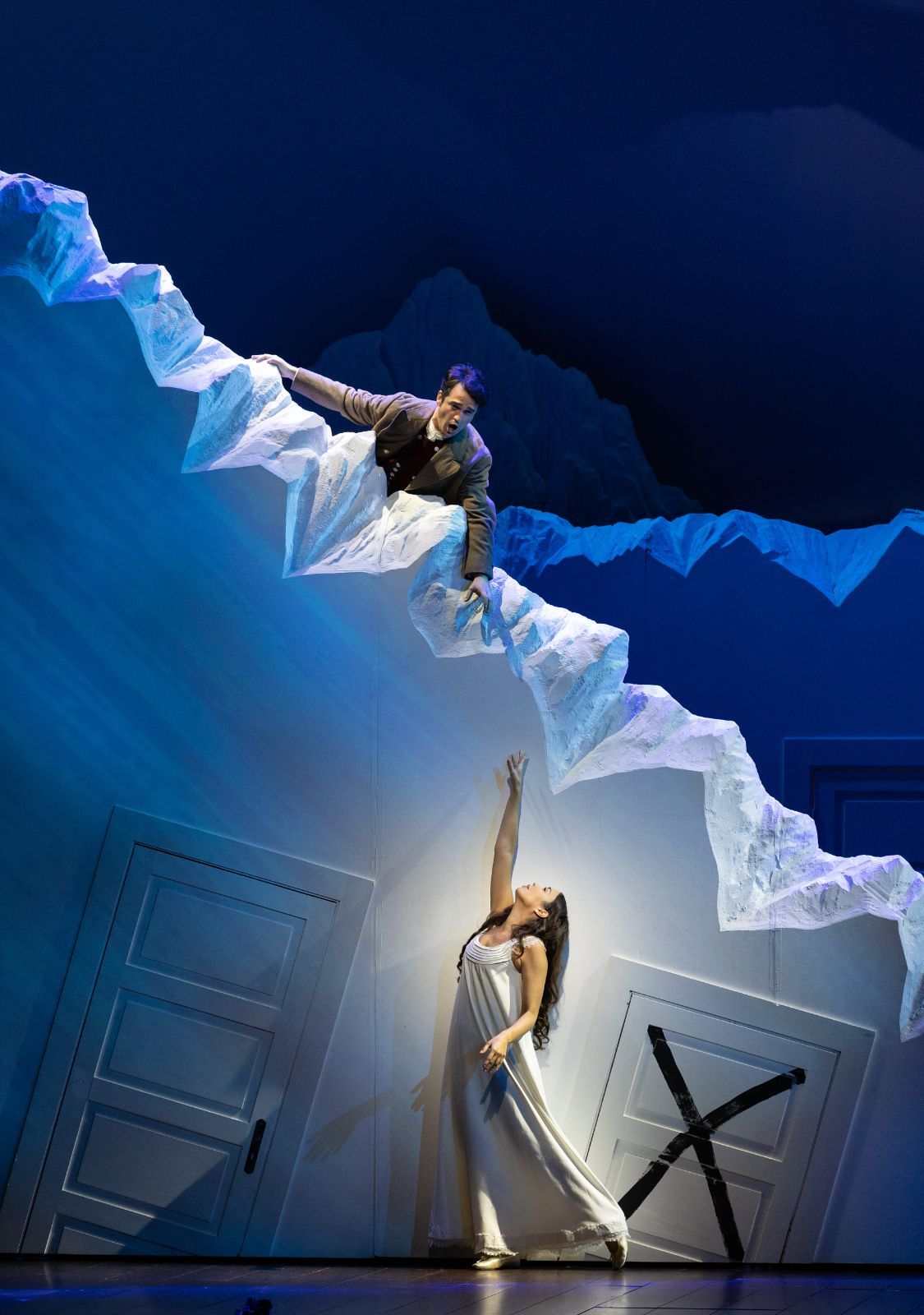 Xabier Anduaga (Elvino) and Nadine Sierra (Amina) &copy; Marty Sohl | Met Opera