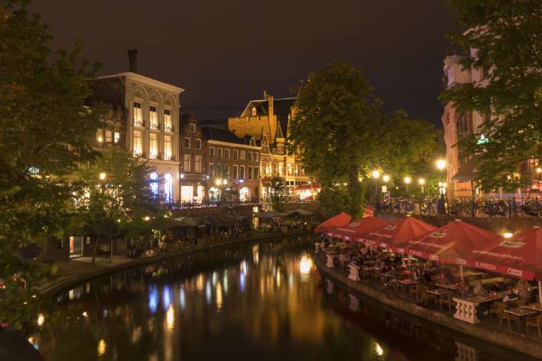 Oudegracht at night &copy; David Karlin