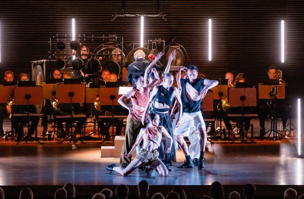 The LA Dance Project with the New York Philharmonic &copy; Brandon Patoc