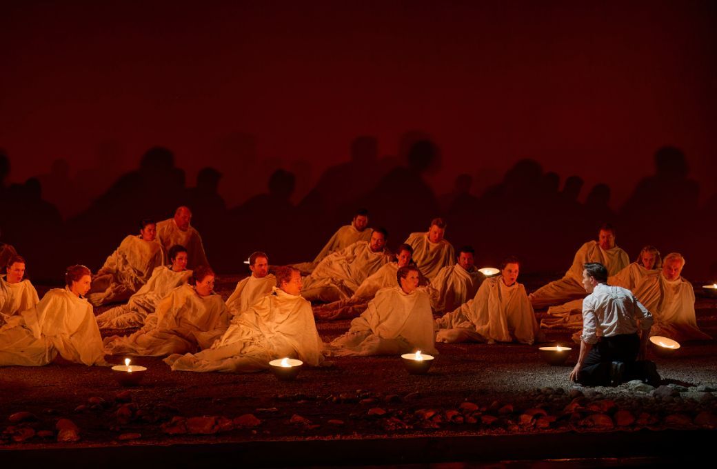 Iestyn Davies (Orfeo) and the Canadian Opera Company Chorus &copy; Michael Cooper