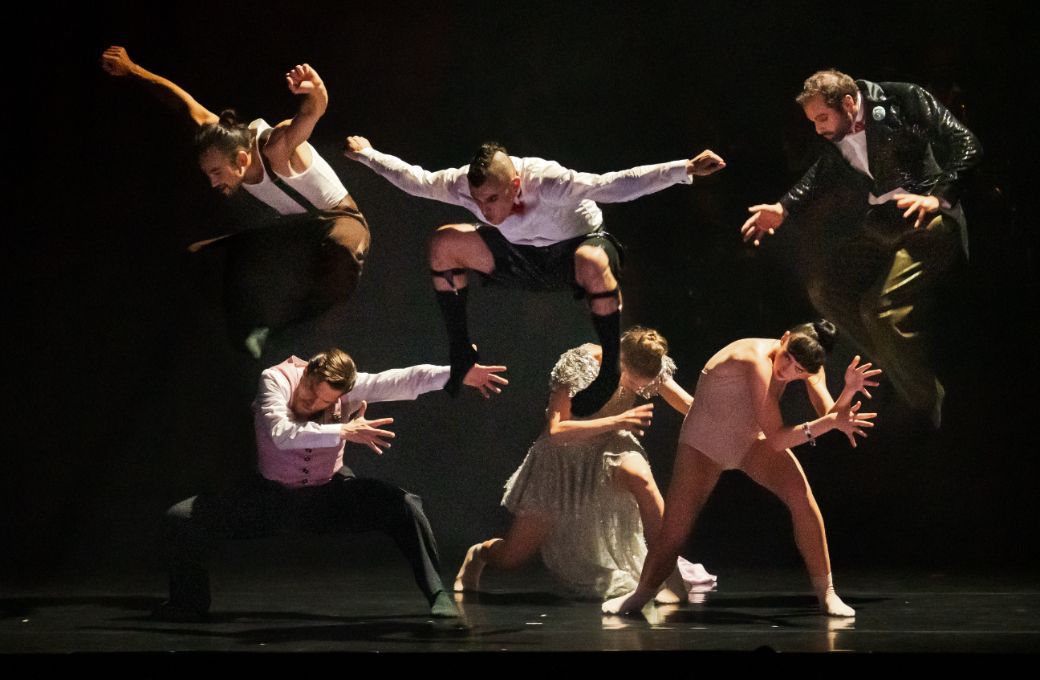 Paris Opera Ballet in Hofesh Shechter's <i>Red Carpet</i> © Steven Pisano