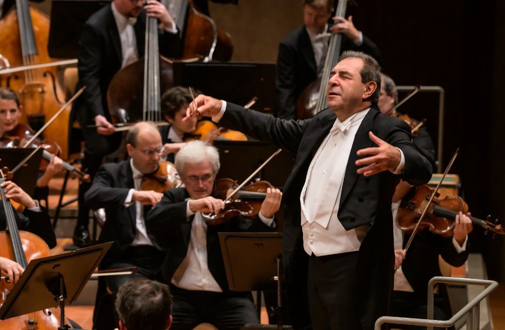 Daniele Gatti dirigiert die Berliner Philharmoniker © Bettina Stöss