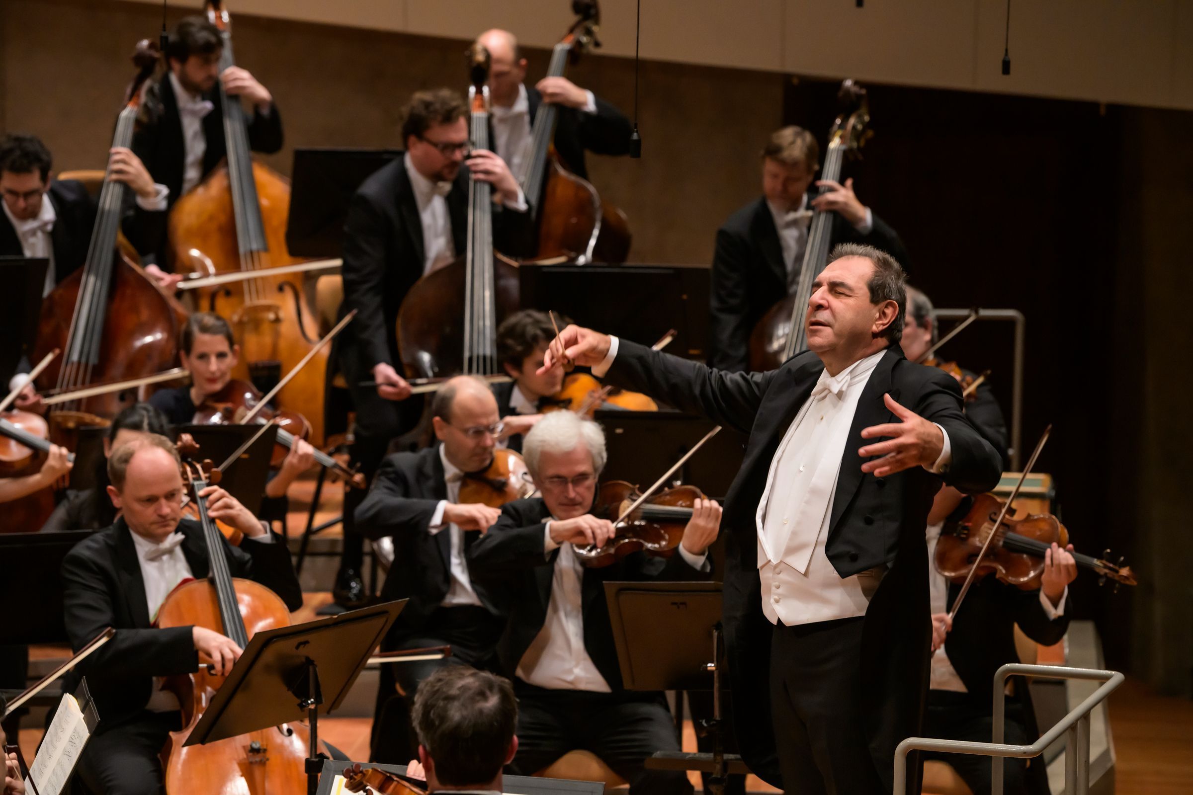 Daniele Gatti dirigiert die Berliner Philharmoniker © Bettina Stöss