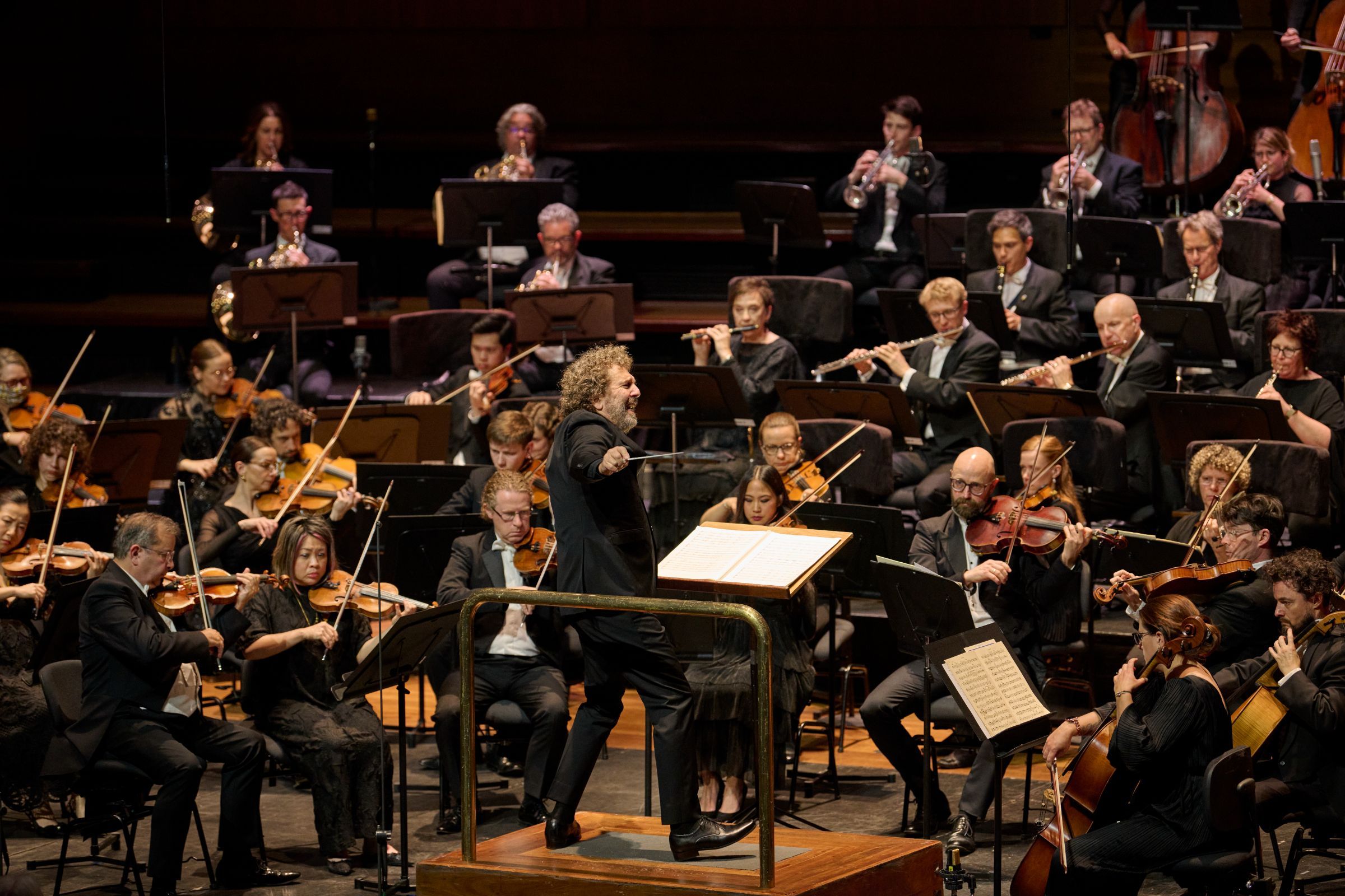 Asher Fisch conducts the West Australian Symphony Orchestra &copy; Rebecca Mansell