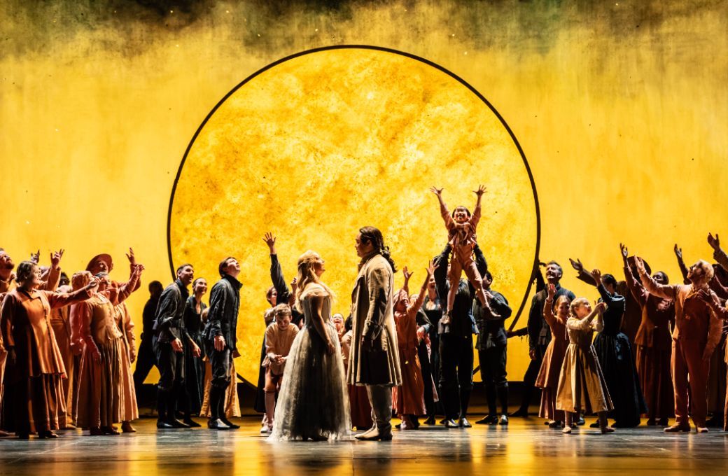 Lucy Crowe (Pamina), Amitai Pati (Tamino) and the Royal Opera Chorus &copy; The Royal Opera | Johan Persson