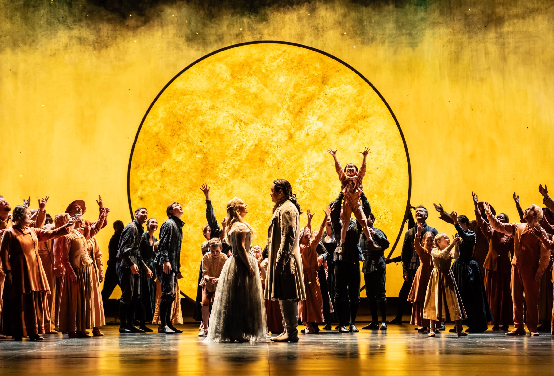 Lucy Crowe (Pamina), Amitai Pati (Tamino) and the Royal Opera Chorus &copy; The Royal Opera | Johan Persson