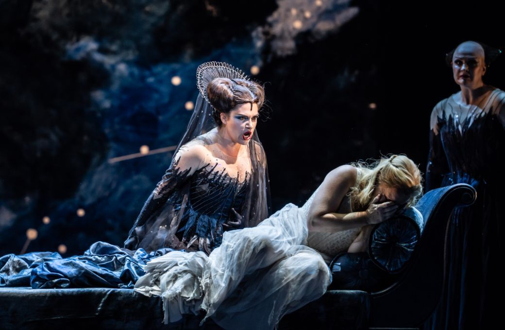Kathryn Lewek (Queen of the Night) and Lucy Crowe (Pamina) &copy; The Royal Opera | Johan Persson