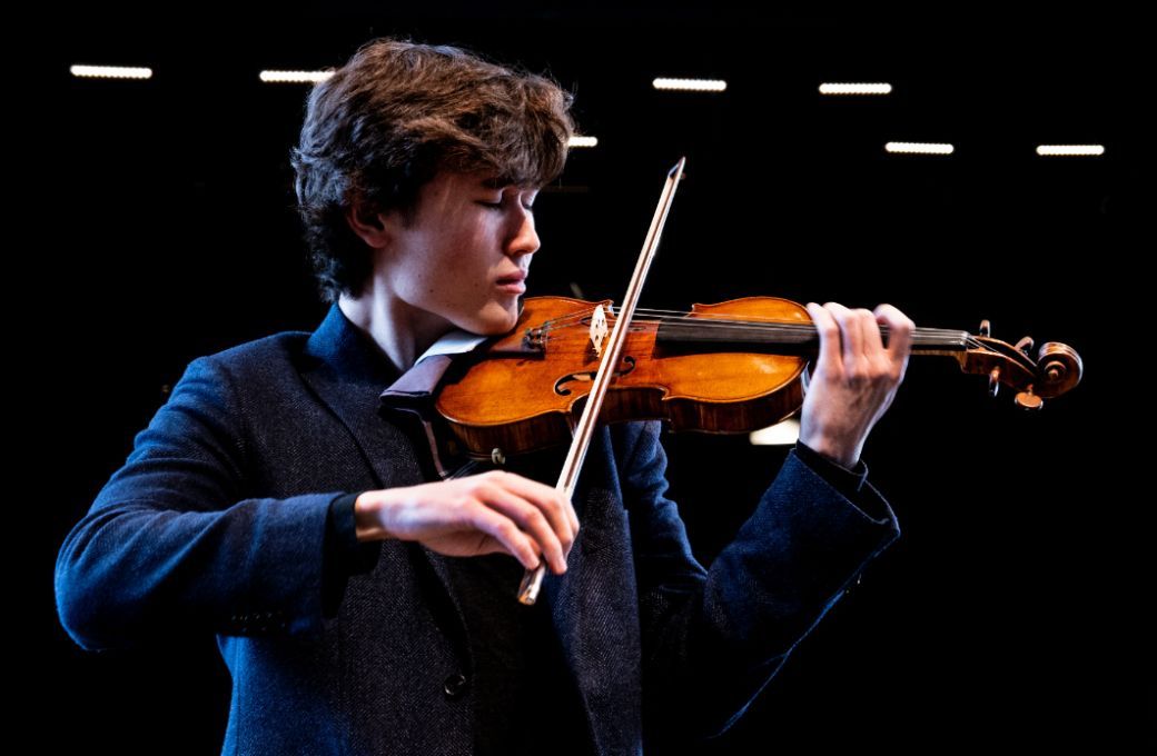 Daniel Lozakovich © Martin Raphaël Martiq