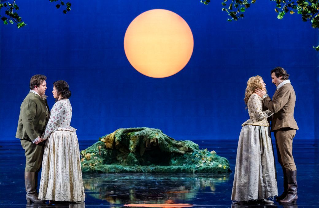 Robert Lewis, Stephanie Wake-Edwards, Alexandra Lowe and Samuel Dale Johnson &copy; Glyndebourne Productions Ltd | Tristram Kenton