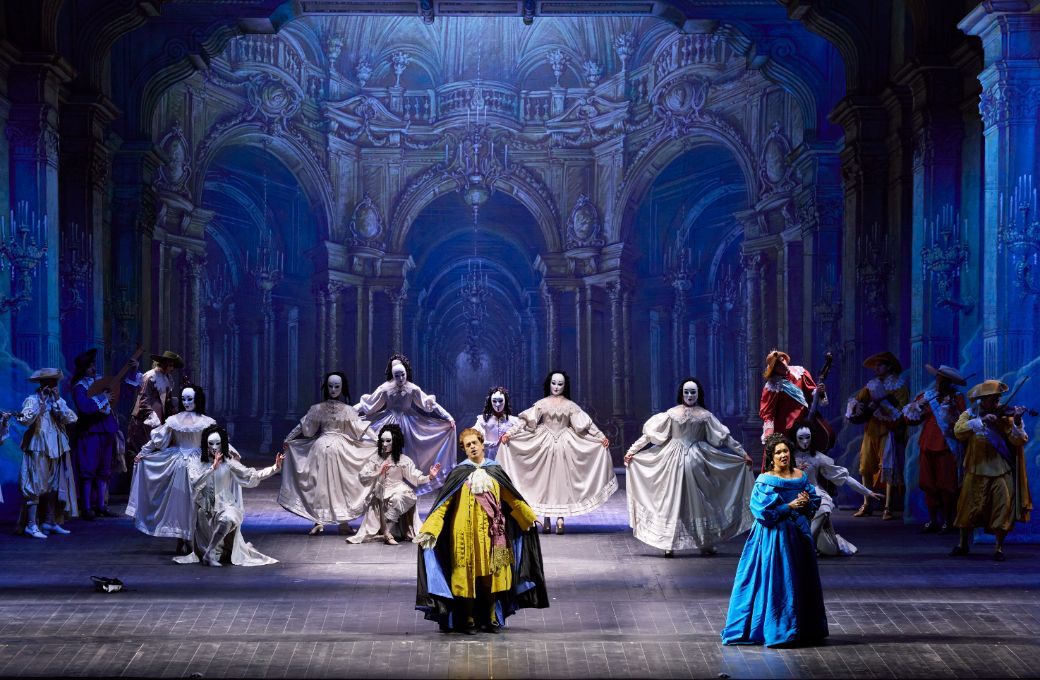 Piero Pretti (Riccardo), Anna Netrebko (Amelia) and ensemble &copy; Luciano Romano