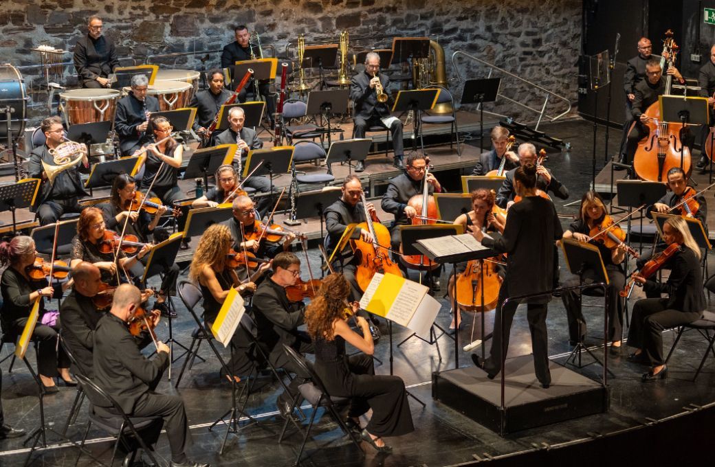Alevtina Ioffe al frente de la Orquesta de Extremadura &copy; Orquesta de Extremadura