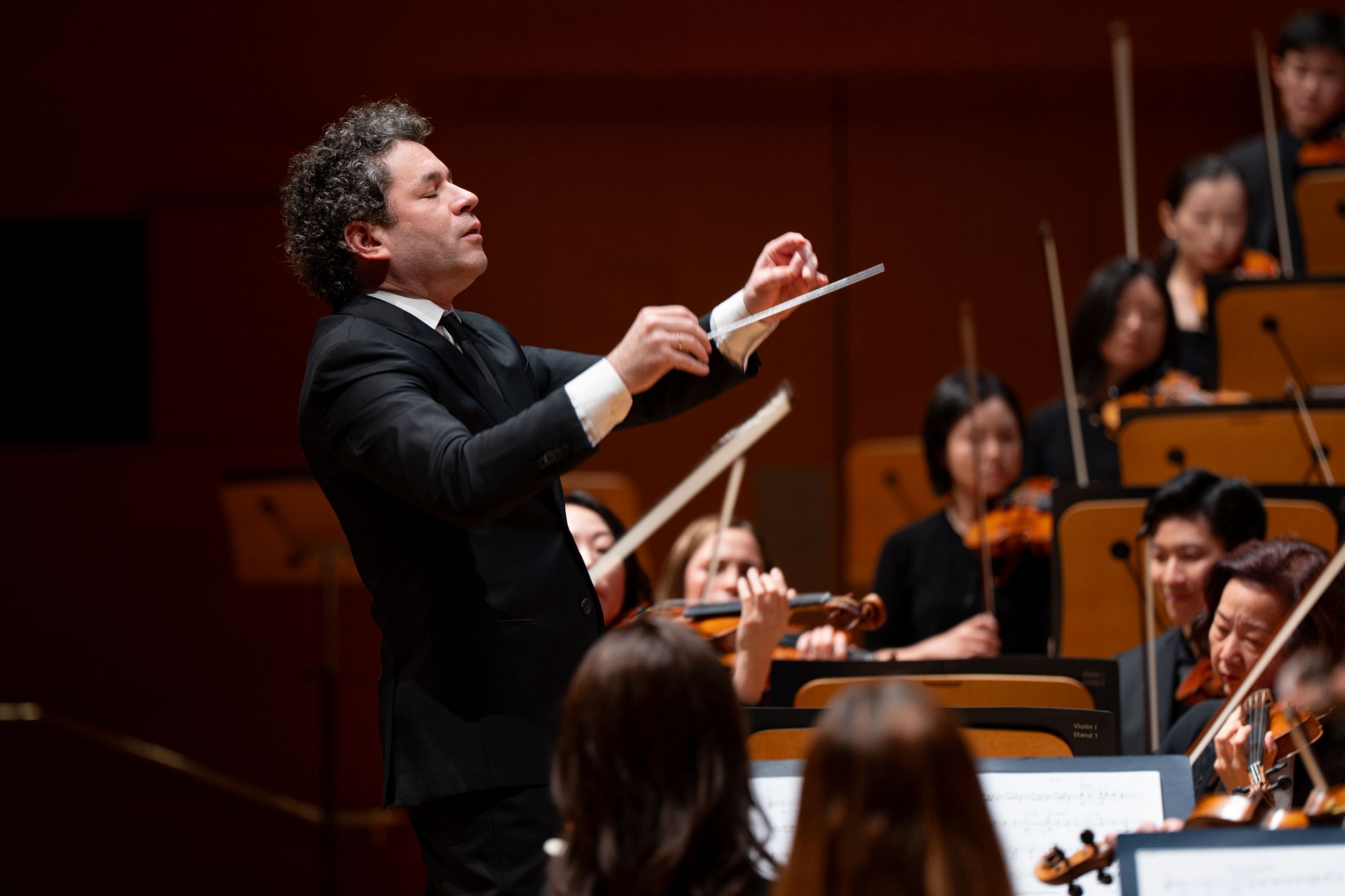 Gustavo Dudamel conducts the Los Angeles Philharmonic © Timothy Norris, courtesy of the Los Angeles Philharmonic Association
