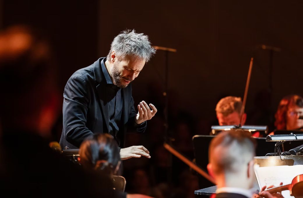 Josep Vicent conducts ADDA Simfònica © Darja Štravs Tisu