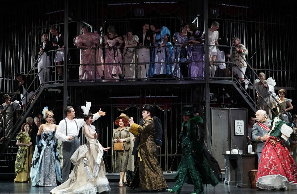 <i>Die Fledermaus</i>, Act 3 &copy; Karl Forster