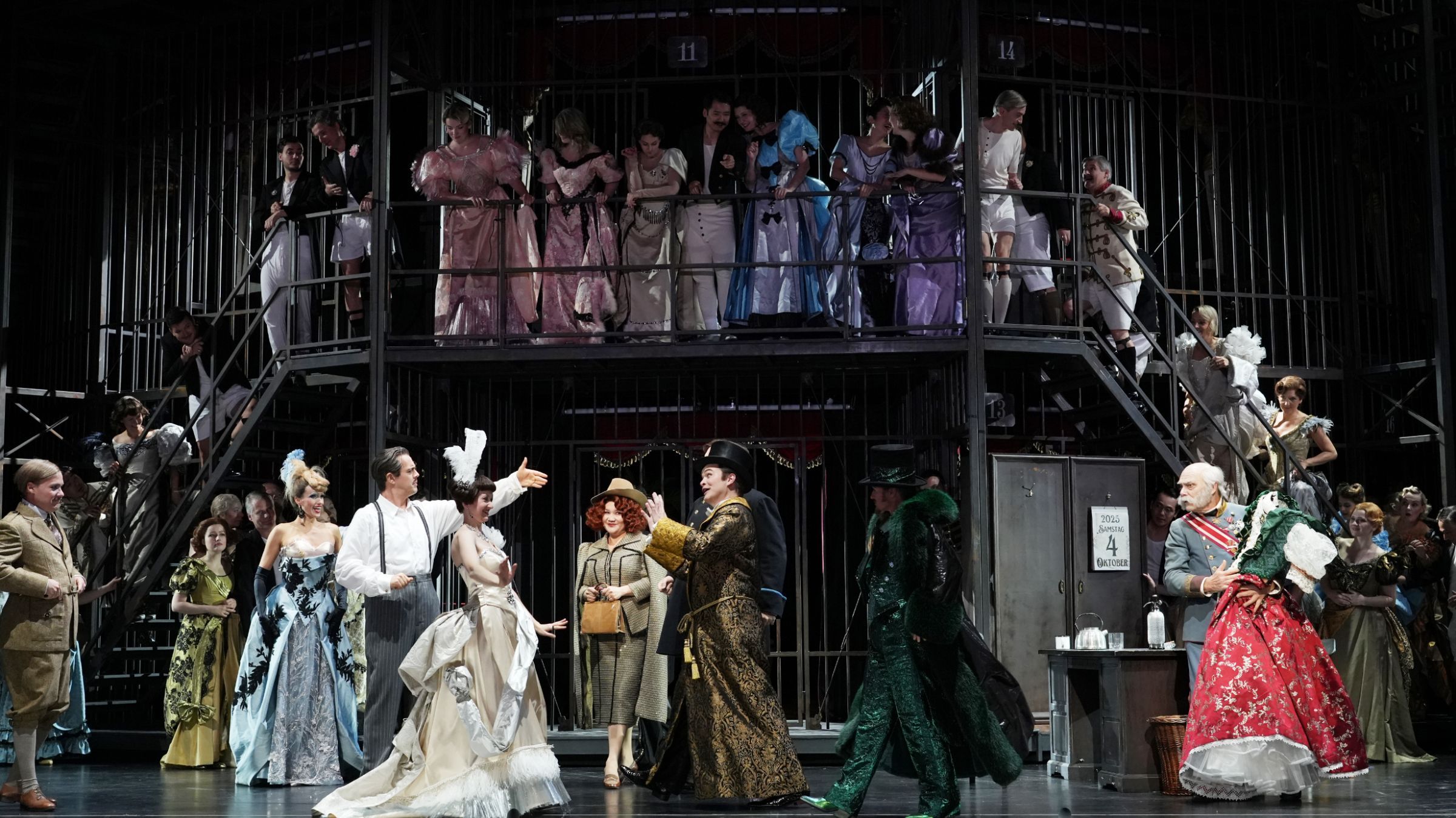 <i>Die Fledermaus</i>, Act 3 &copy; Karl Forster