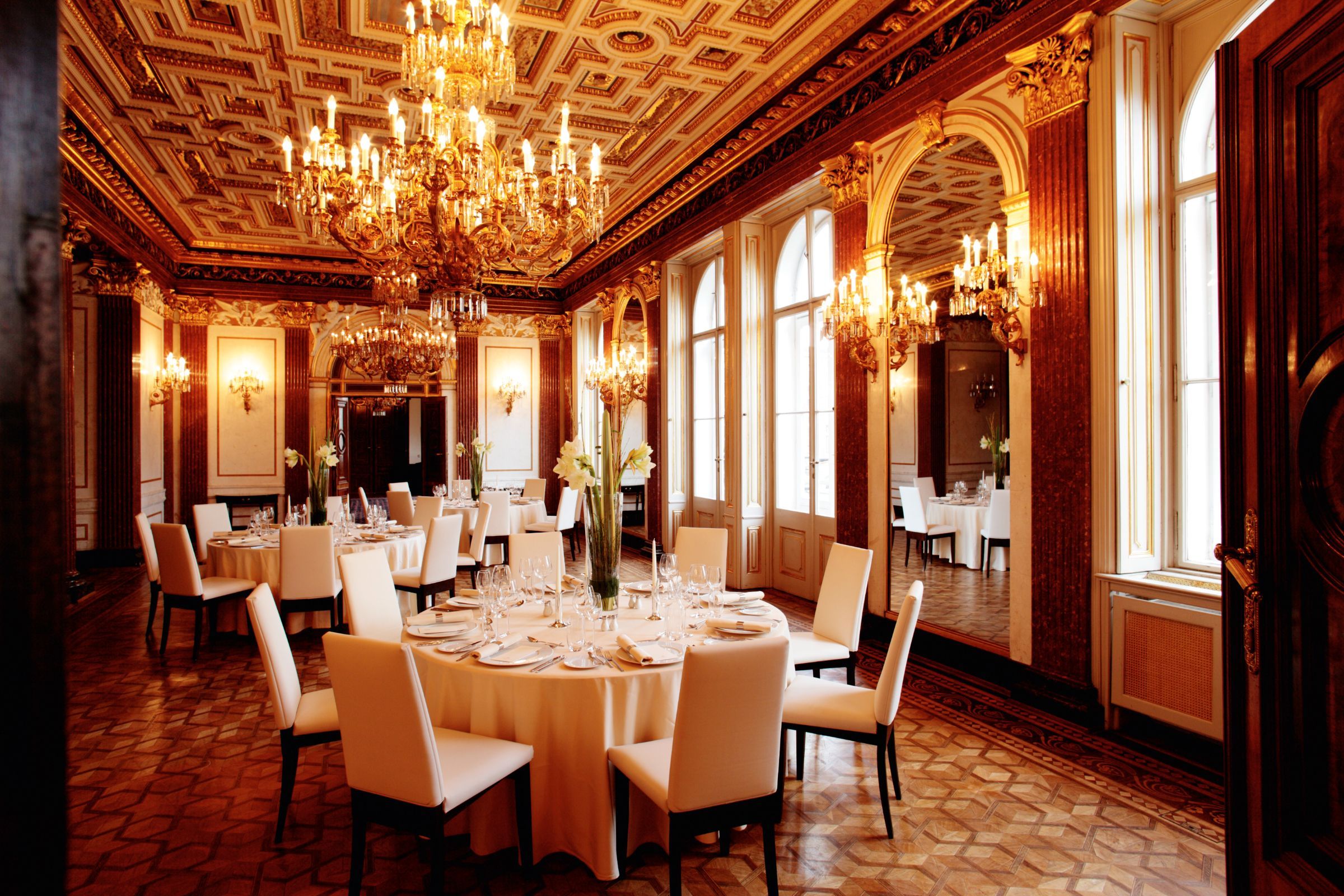 Beletage at Café Gerstner in the Palais Todesco © WienTourismus | Peter Rigaud