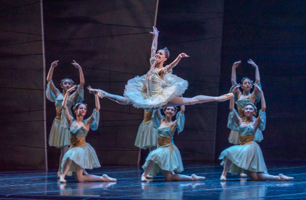 Marianela Núñez in <i>Don Quixote</i> with Ballet Teatro Colón © Carlos Villamayor