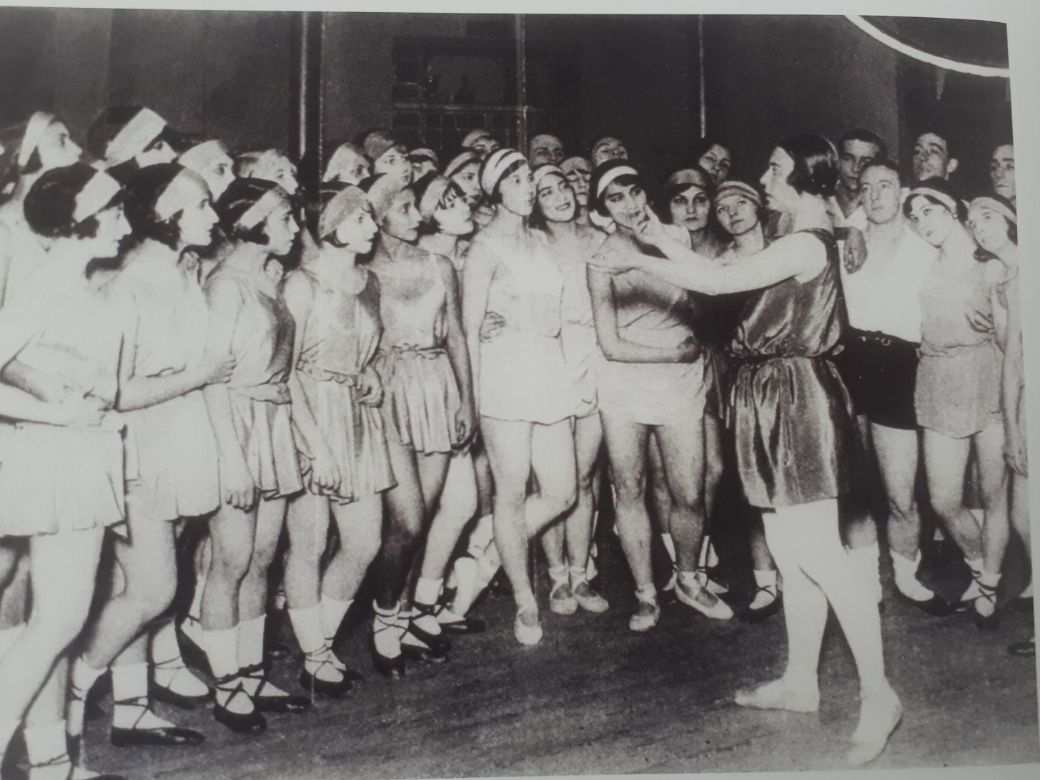 Bronislava Nijinska with the dancers of Ballet Teatro Colón in 1927 © Ballet Teatro Colón