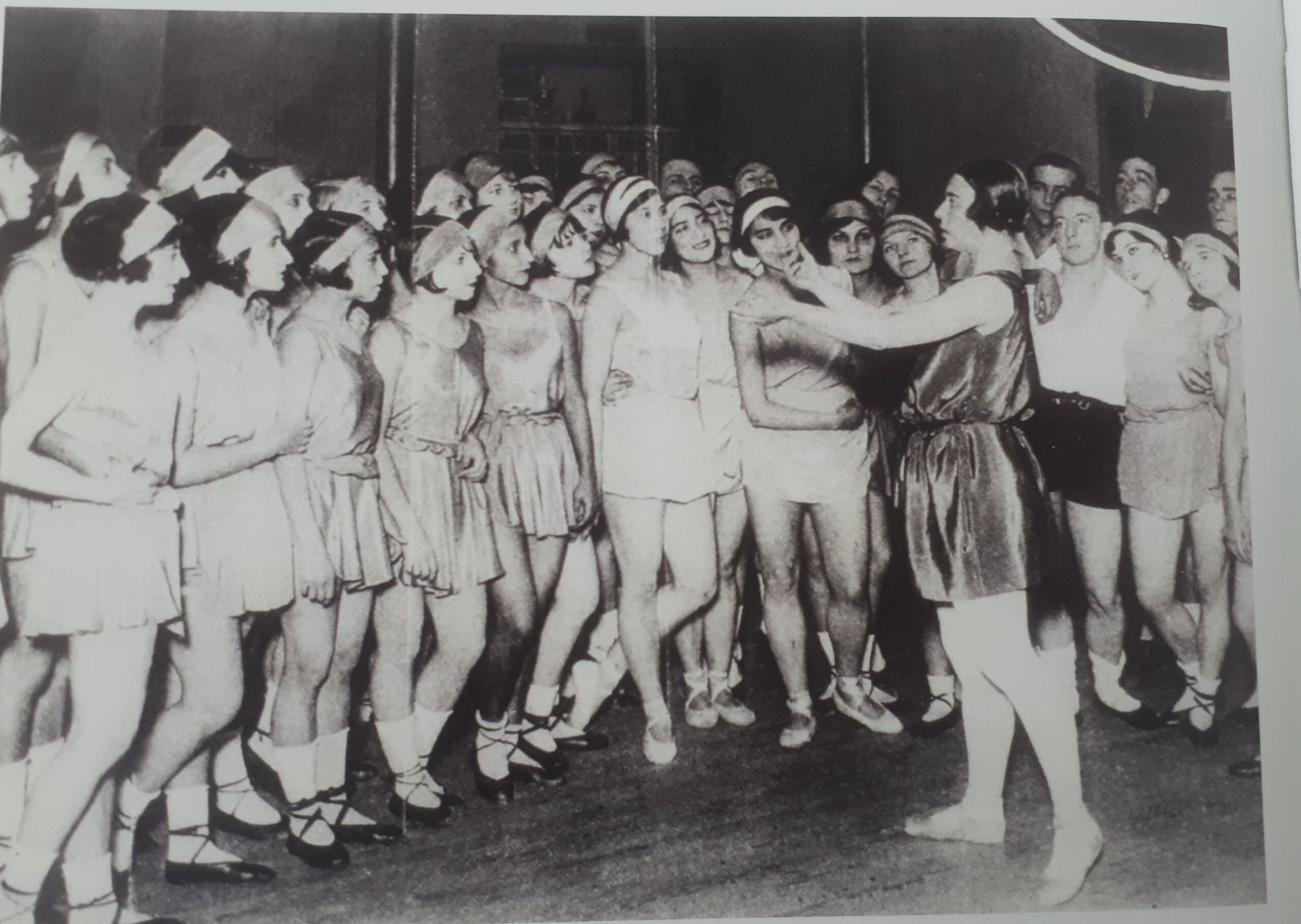 Bronislava Nijinska with the dancers of Ballet Teatro Colón in 1927 © Ballet Teatro Colón