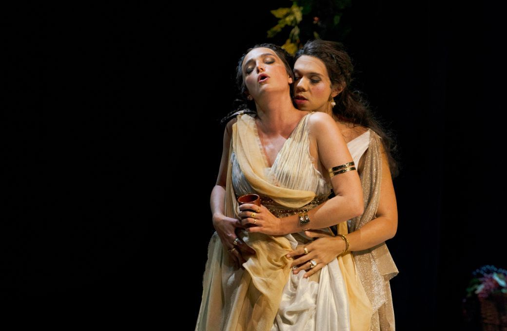 Sophie Junker (Deidamia) and Bruno de S&aacute; (Achille) &copy; P&aacute;draig Grant