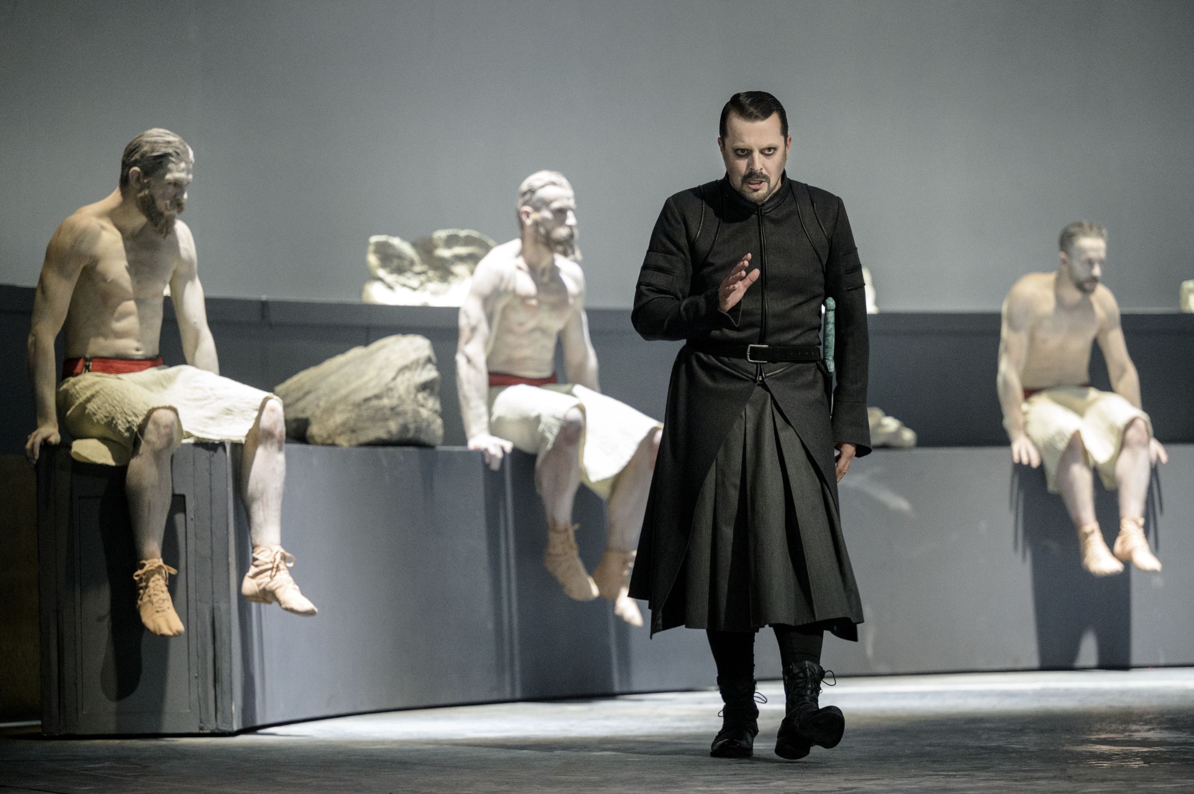 Jiří Brückler (Midak) and National Theatre Opera Ballet &copy; Petr Neubert