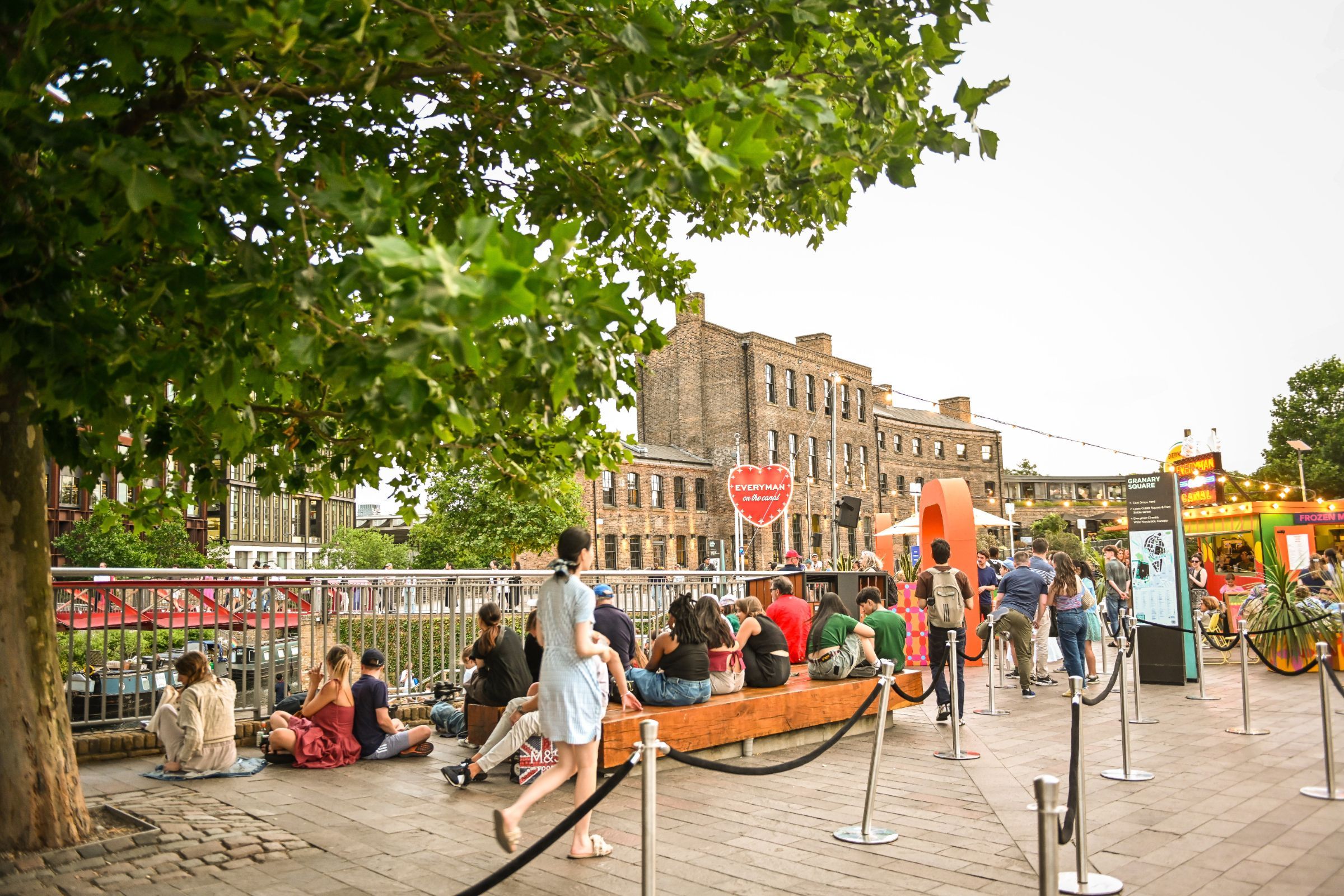 Granary Square and Everyman On The Canal open-air cinema © Monika S Jakubowska