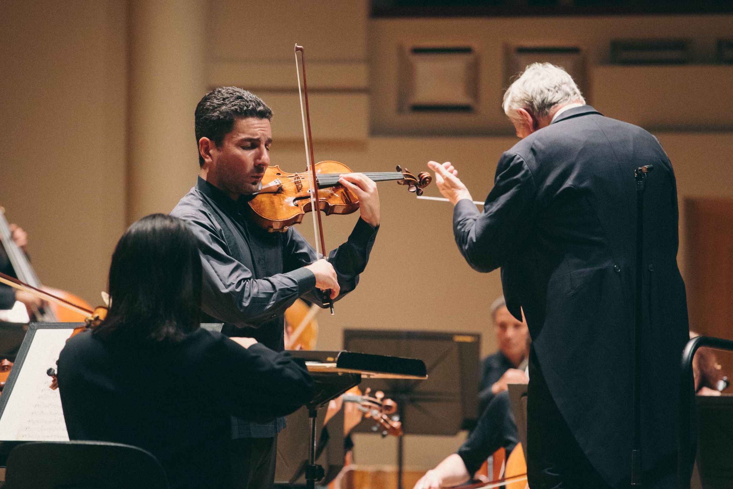 Sergey Khachatryan, le BNO et Michael Schønwandt à Bozar &copy; Belgian National Orchestra - Marin D.
